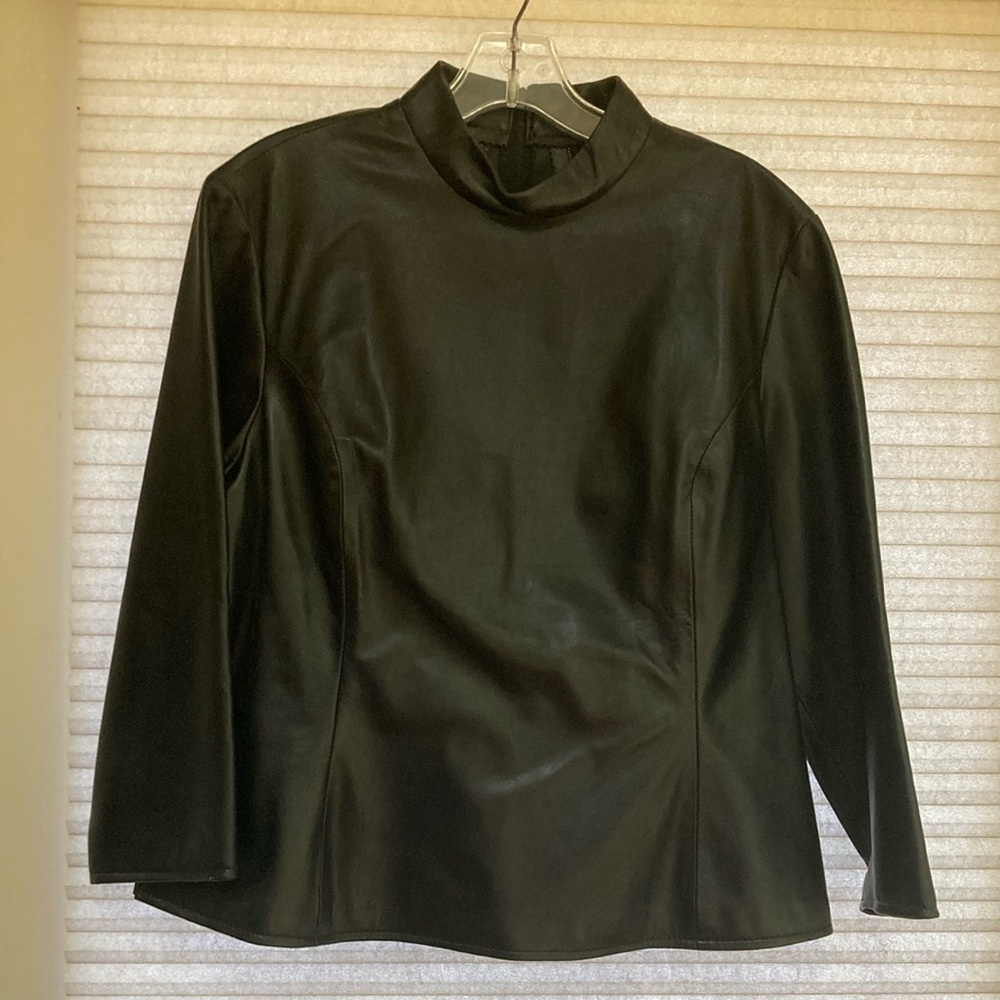 Black leather shirt w/ banded collar long sleeve 12 Maria Vittoria NWT